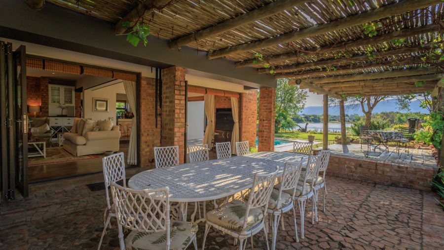 3 Bedroom Property for Sale in The Coves North West